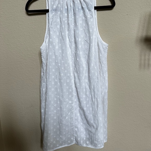 J. Crew White Sleeveless Blouse with Subtle Pattern - Picture 4 of 8
